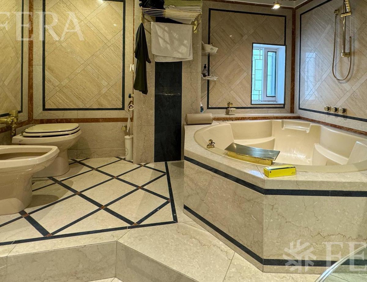 Venta Departamento de 5 Ambientes con Cochera y Balcón en Avellaneda Centro 2