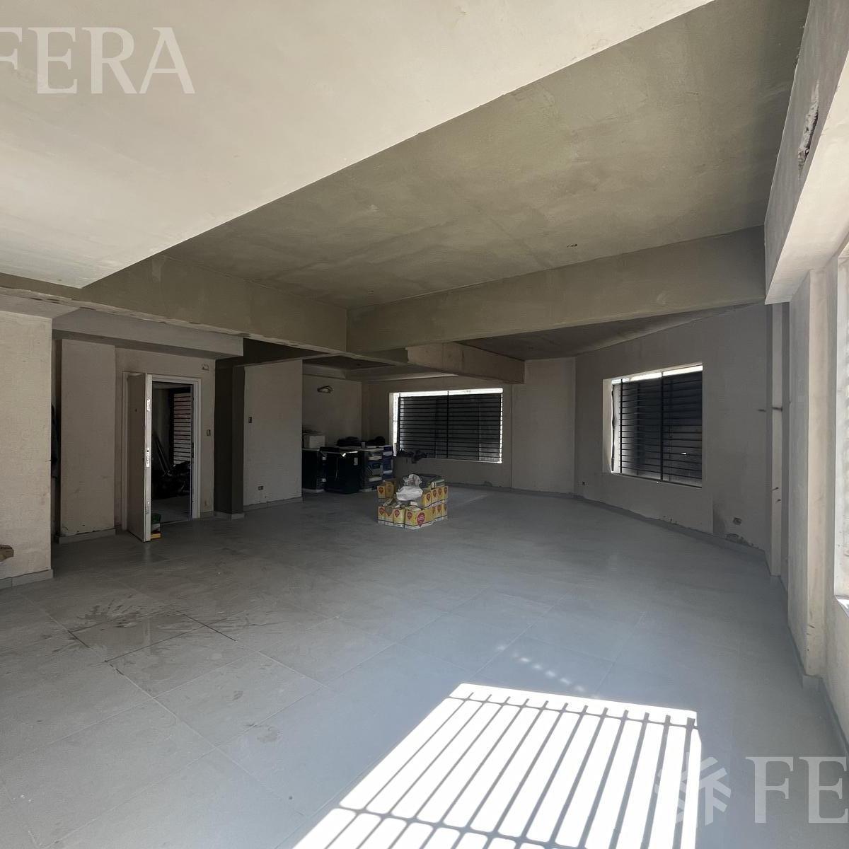 Venta de Oficina en ochava con patio en Wilde