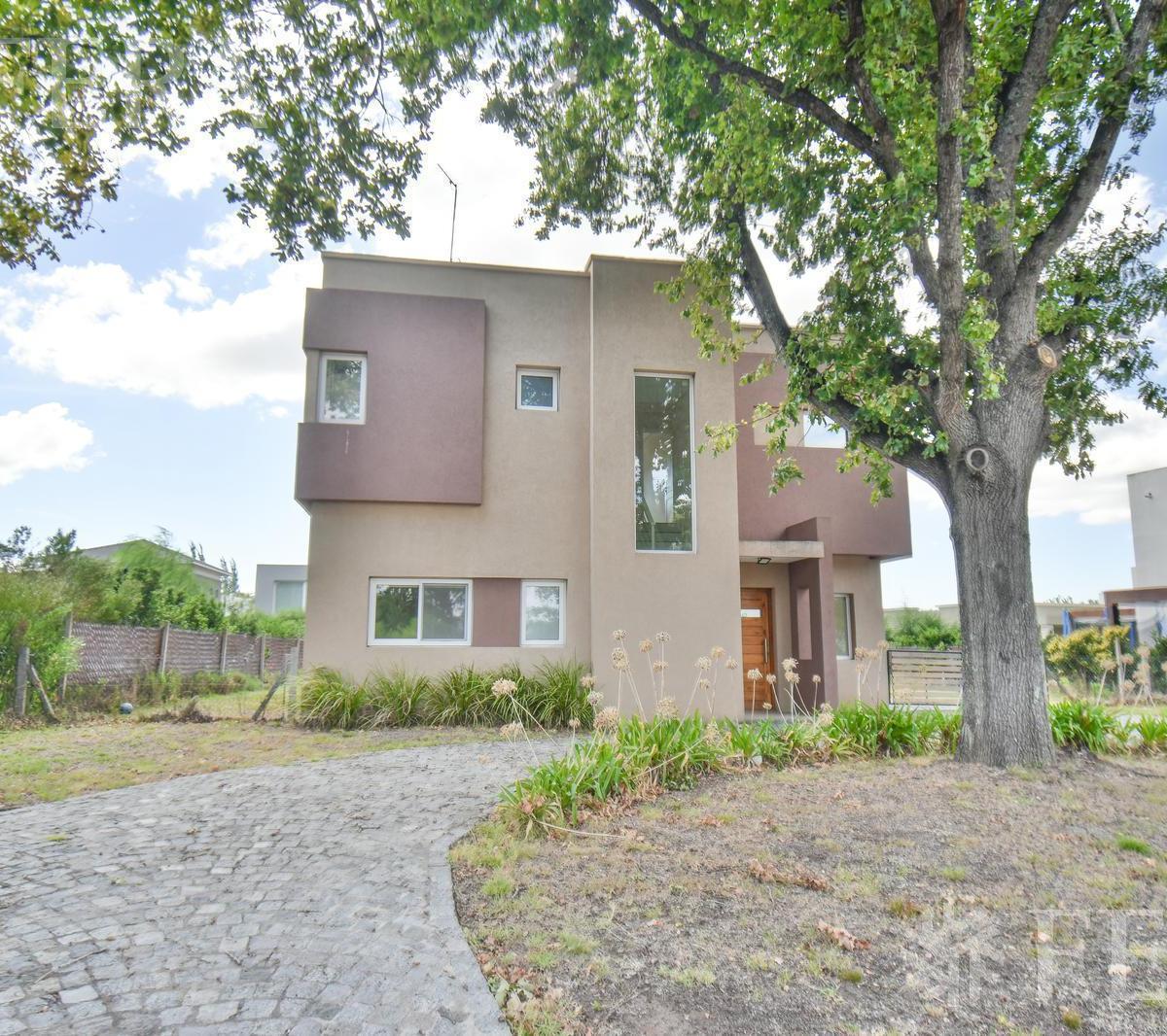 Venta de Casa 4 Ambientes en Guillermo E Hudson 1
