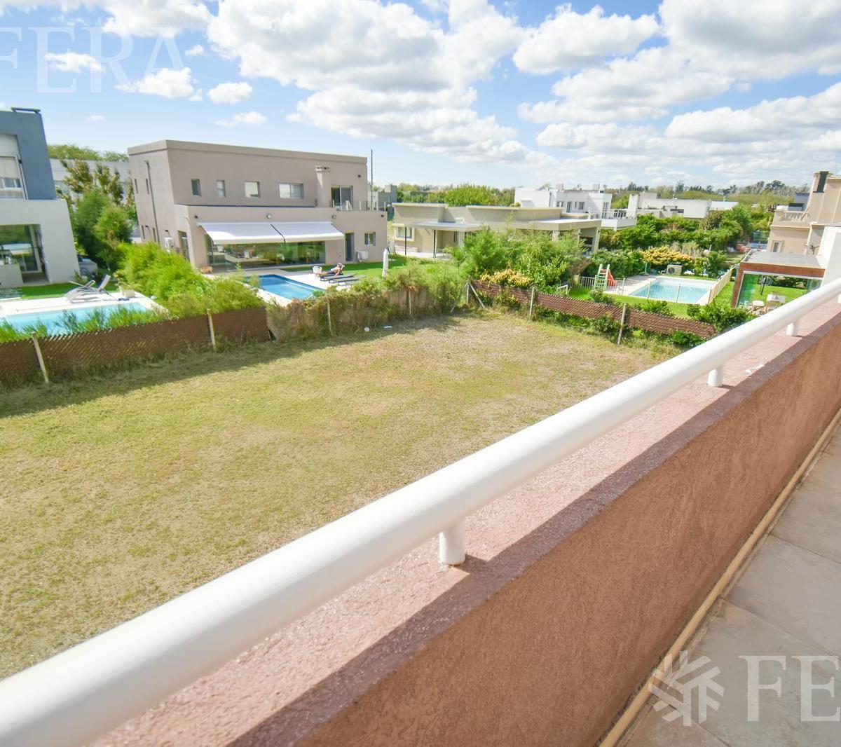 Venta de Casa 4 Ambientes en Guillermo E Hudson 3