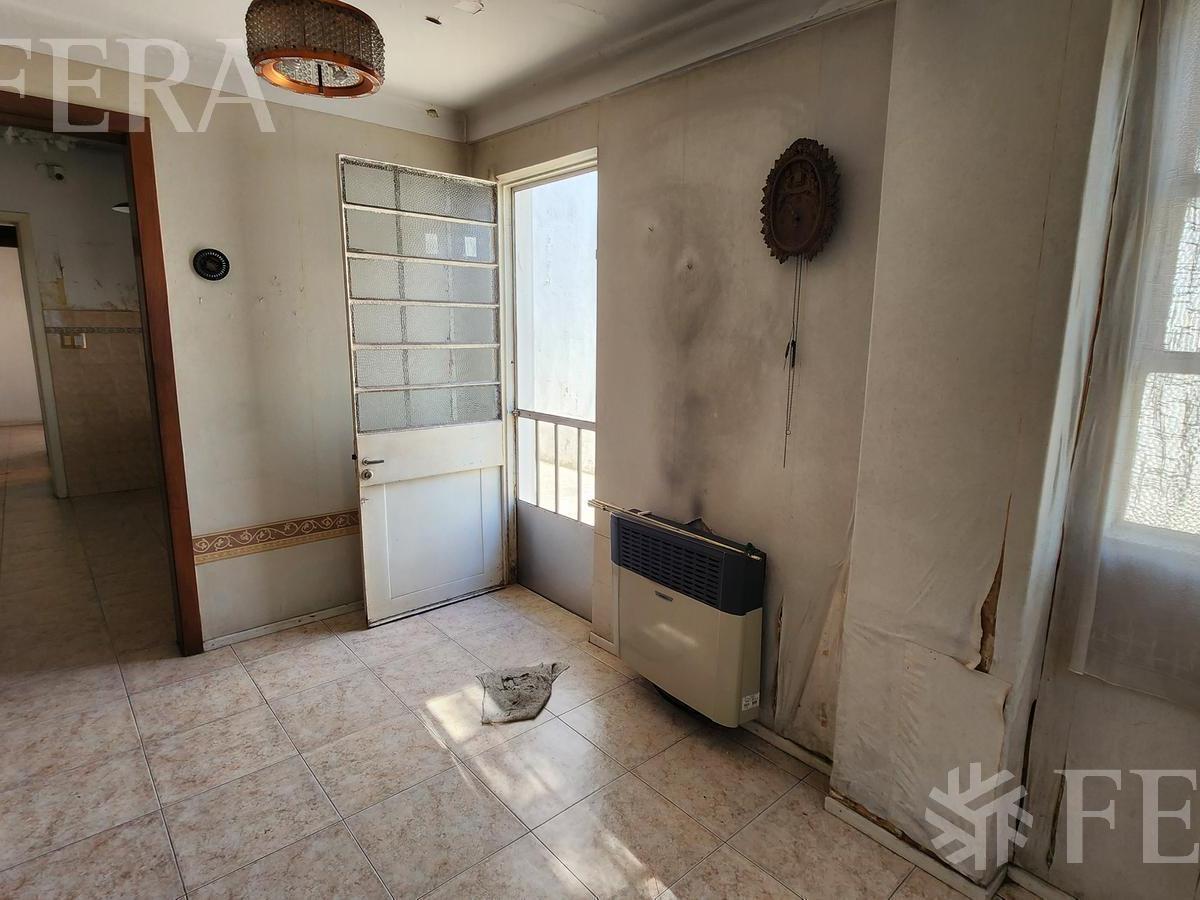 Venta de Casa 3 Ambientes con Jardin y Cochera en Quilmes 3