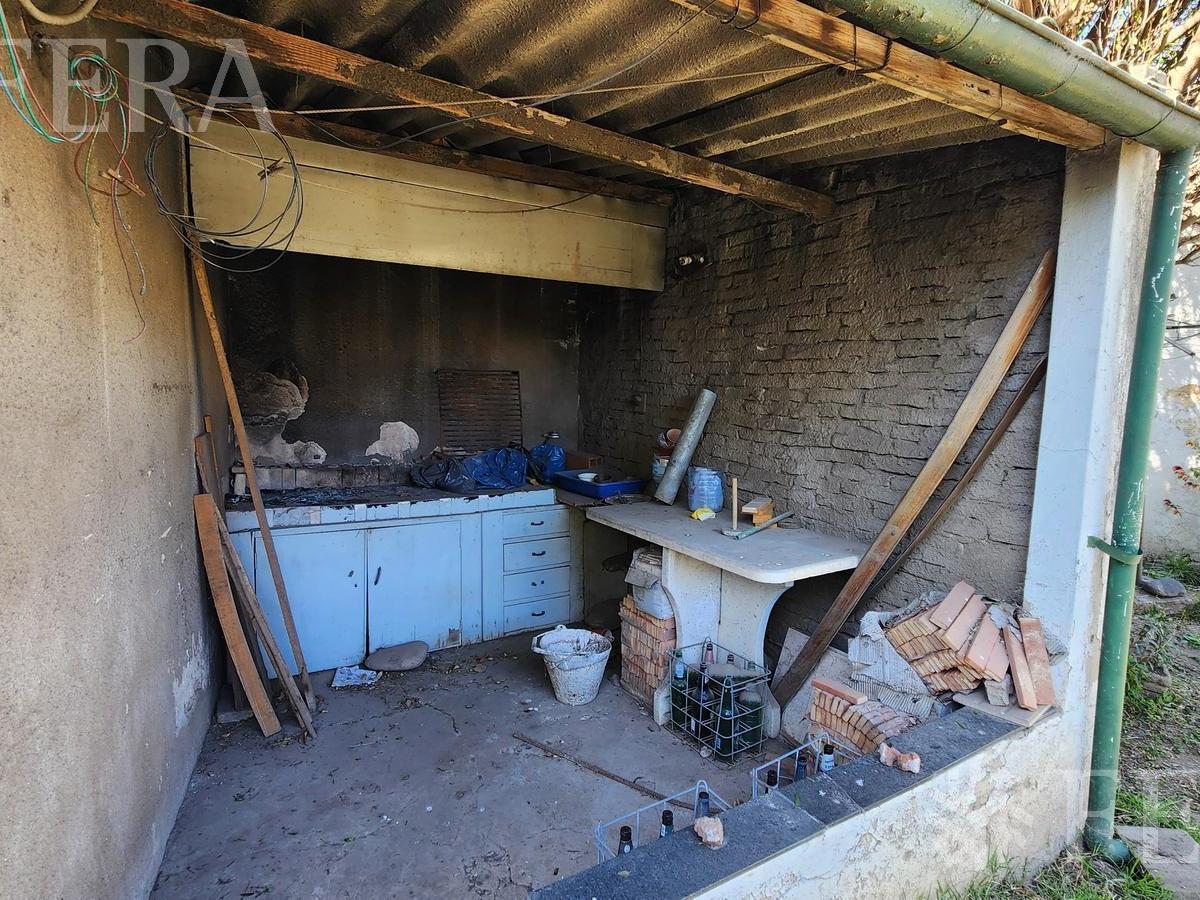 Venta de Casa 3 Ambientes con Jardin y Cochera en Quilmes 5
