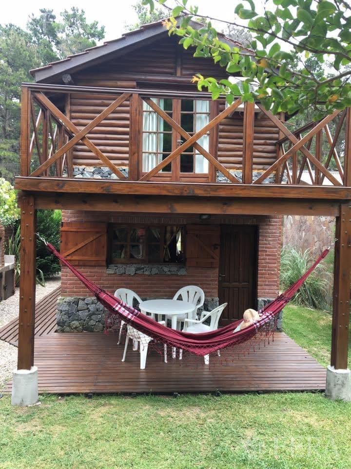 Venta de Casa de 3 Ambientes con Jardín y Cochera en Mar Azul 4