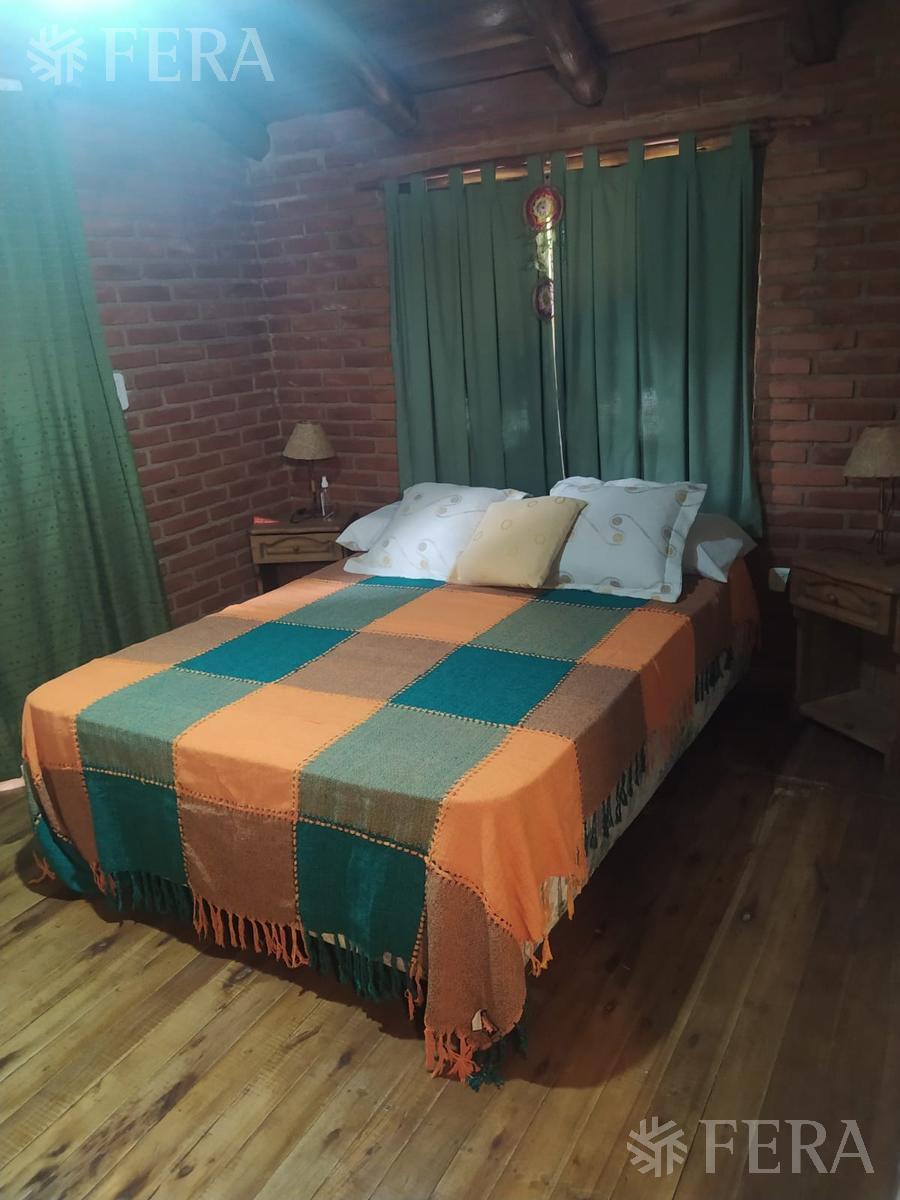 Venta de Casa de 3 Ambientes con Jardín y Cochera en Mar Azul 2