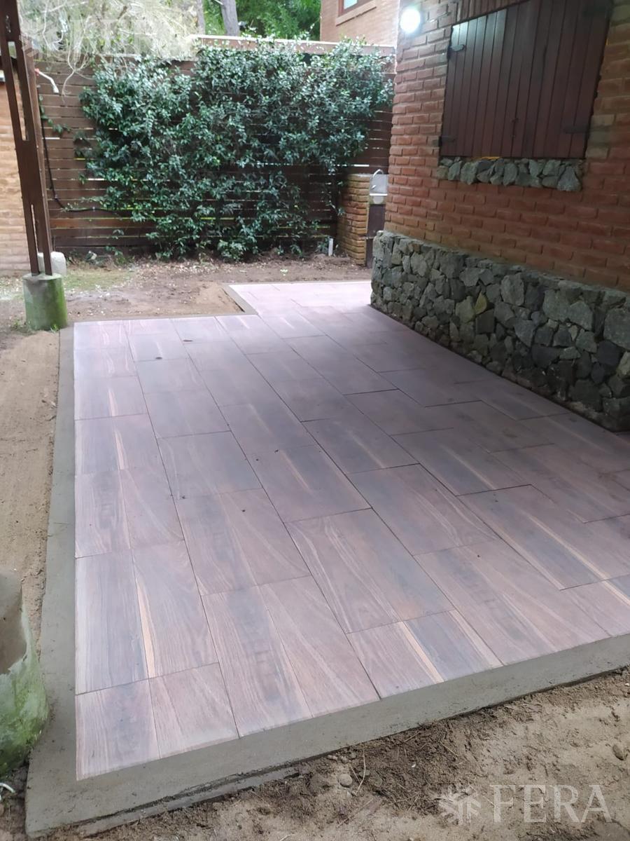 Venta de Casa de 3 Ambientes con Jardín y Cochera en Mar Azul 3
