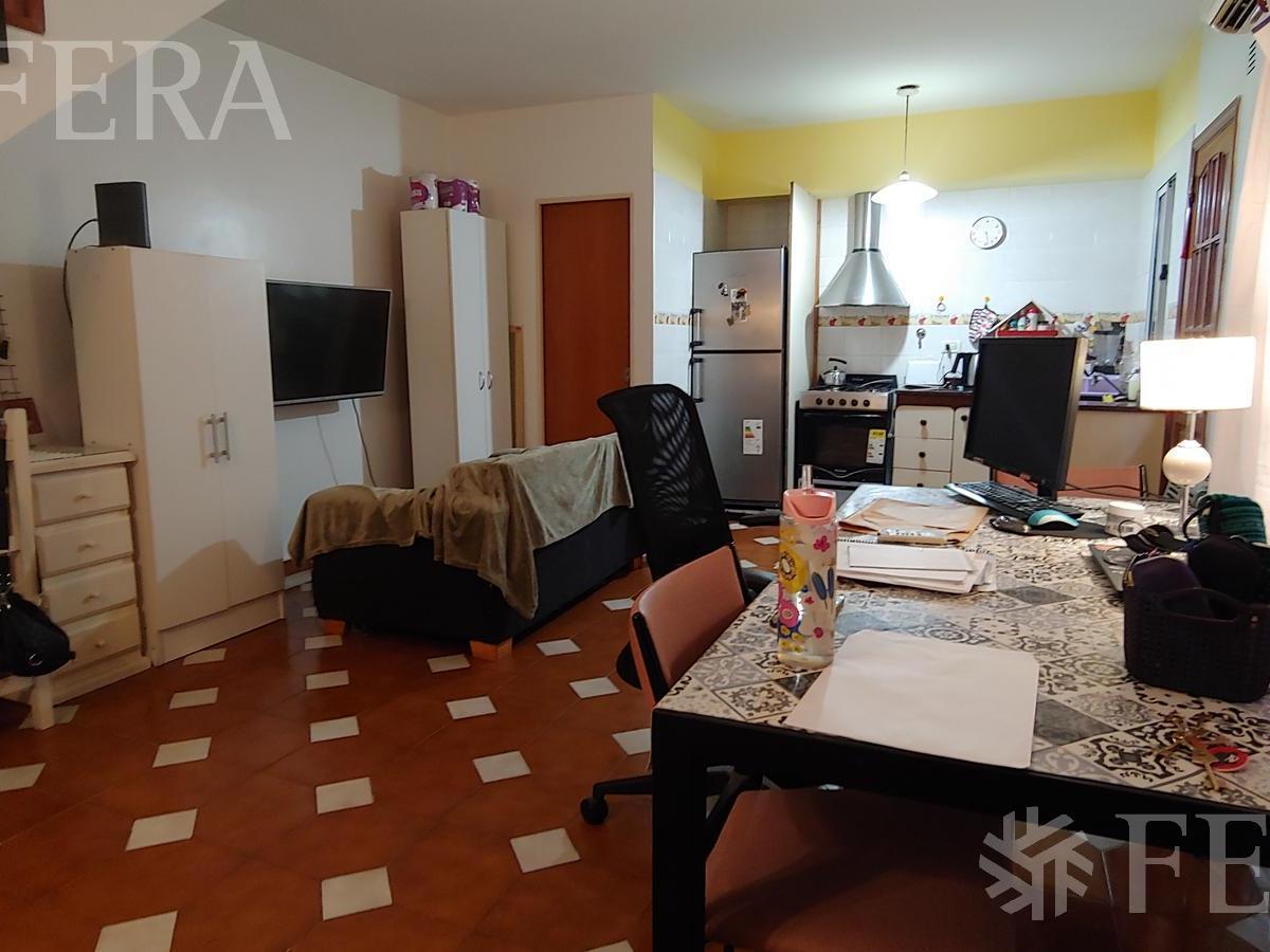 Foto de Venta de departamento de 4 ambientes con patio en Wilde, imagen 3