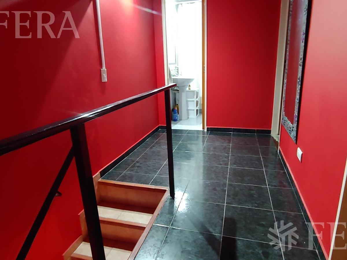 Venta de departamento de 4 ambientes con patio en Wilde