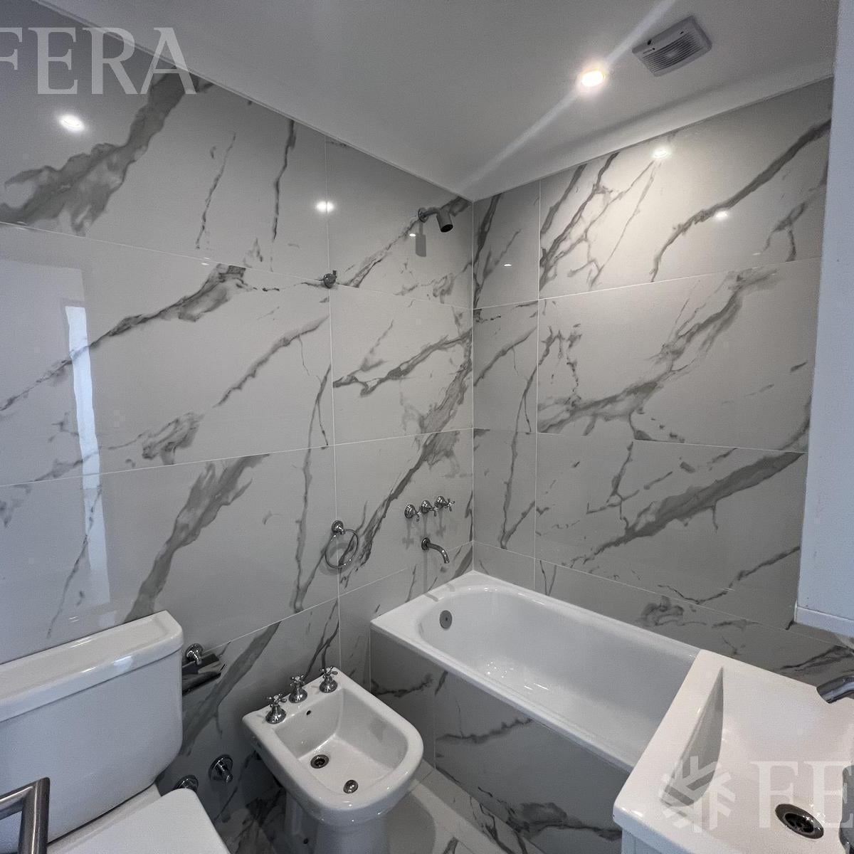 Venta de departamento 2 ambientes con balcón en Wilde