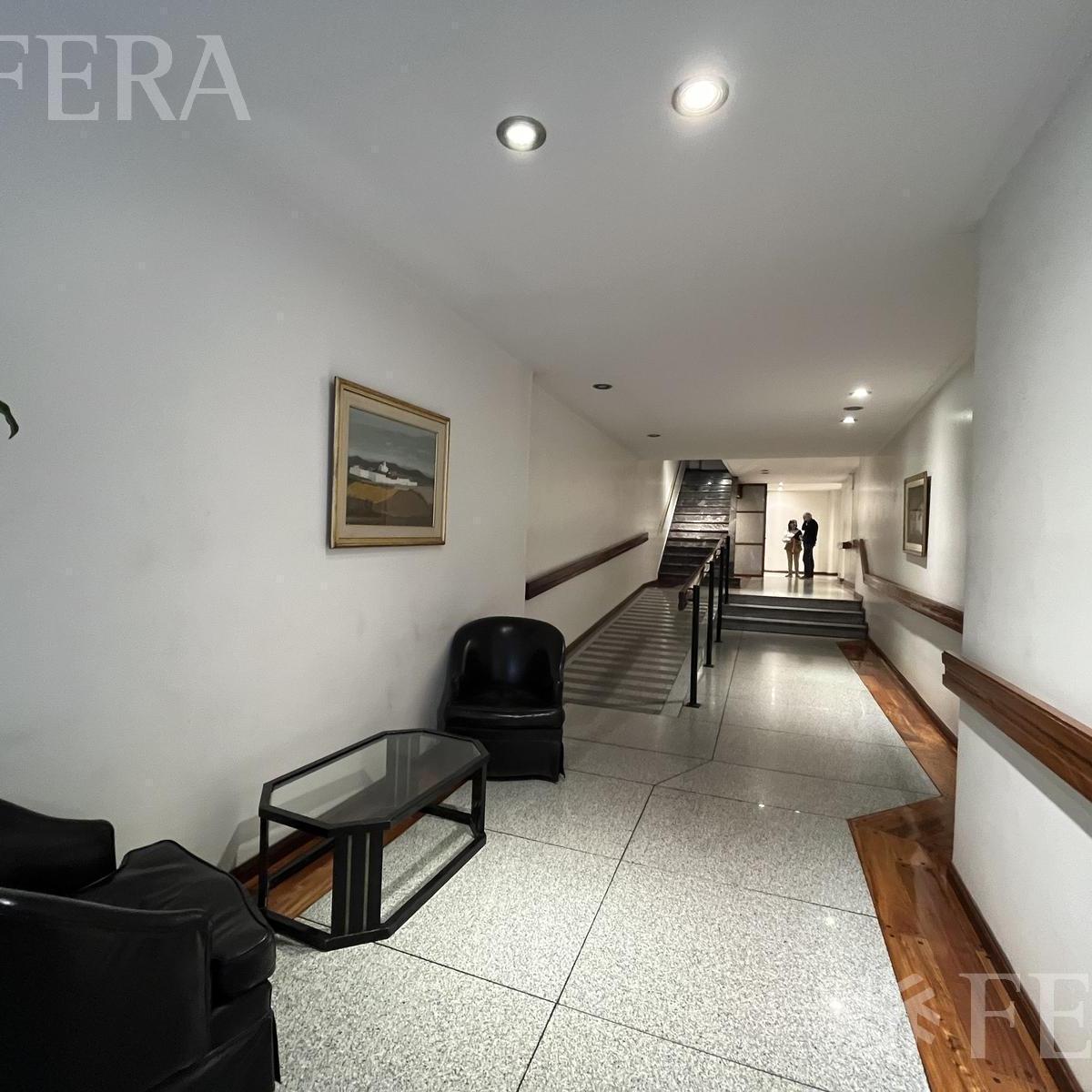 Venta Departamento 5 Ambientes con Cochera en Caballito 1