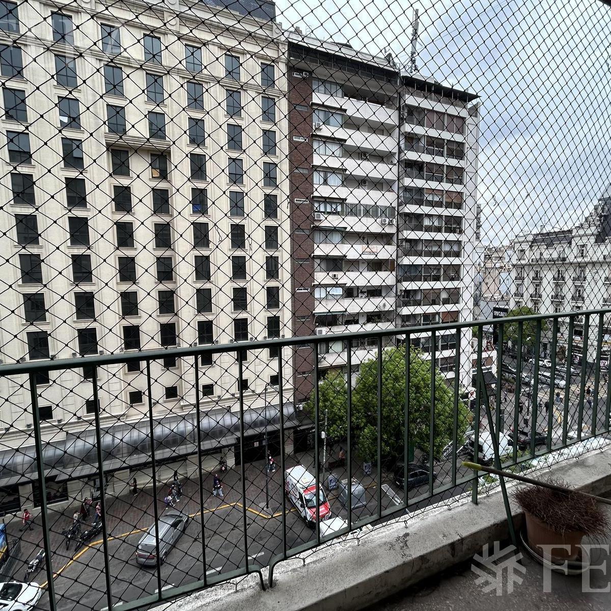 Venta Departamento 5 Ambientes con Cochera en Caballito 2