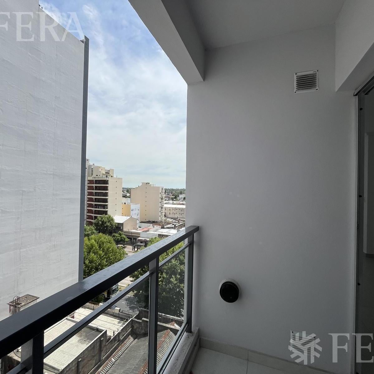 Venta departamento monoambiente con balcón en Wilde