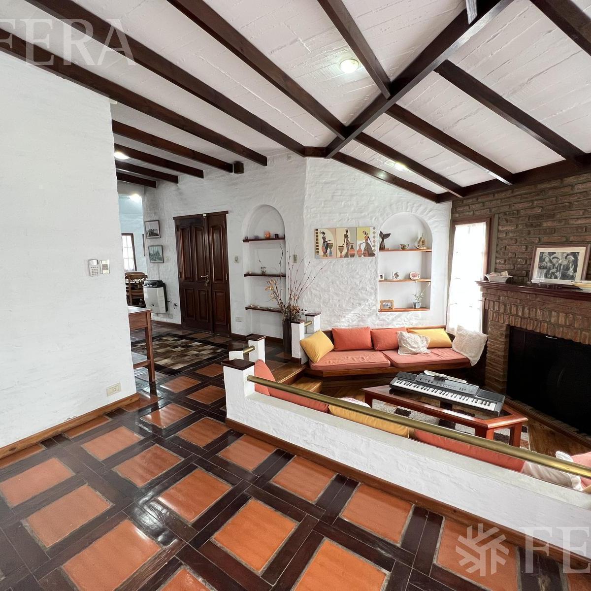 Foto de Venta casa 4 ambientes con quincho y cochera en Don Bosco, imagen 5