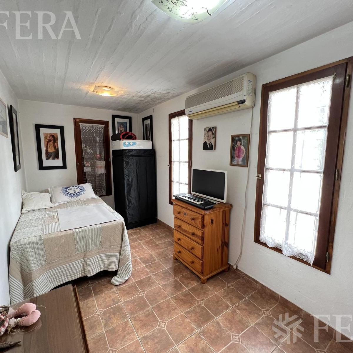 Foto de Venta casa 4 ambientes con quincho y cochera en Don Bosco, imagen 3