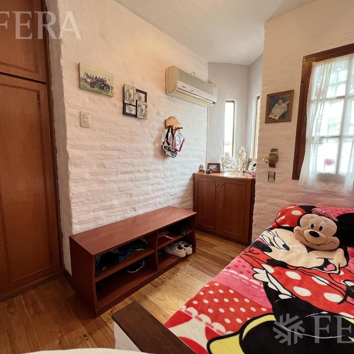 Foto de Venta casa 4 ambientes con quincho y cochera en Don Bosco, imagen 2