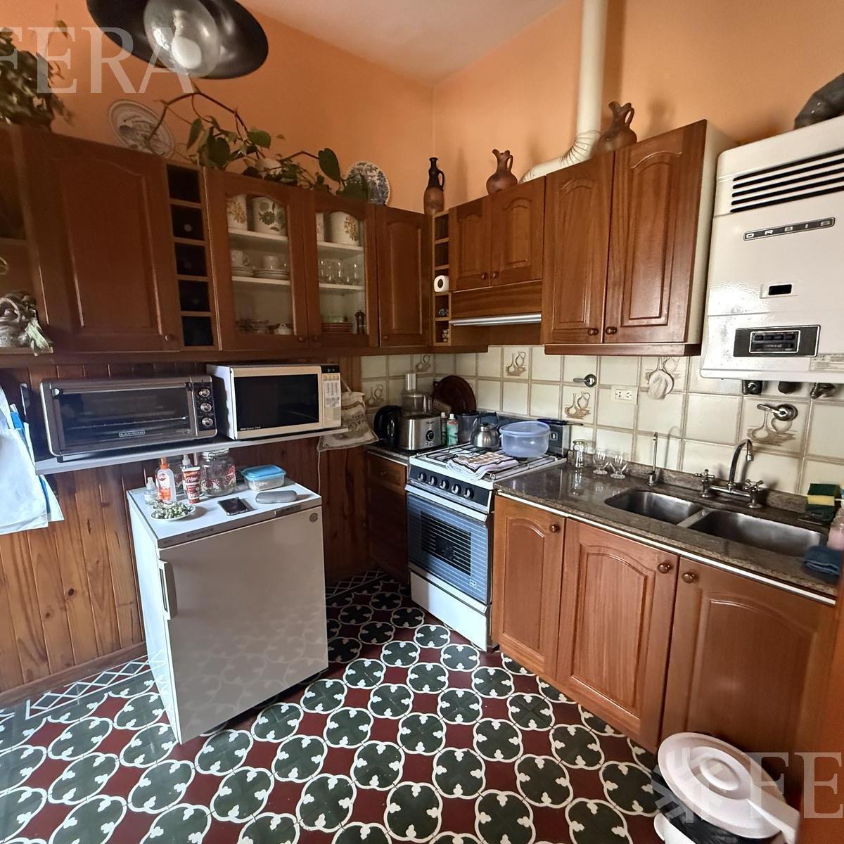 Venta Casa 3 Ambientes con Cochera y Jardín en Quilmes 4