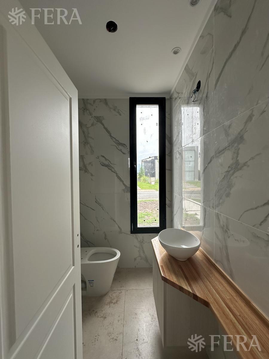 Venta Casa 4 Ambientes con Piscina en Barrio Las Golondrinas - Hudson 2