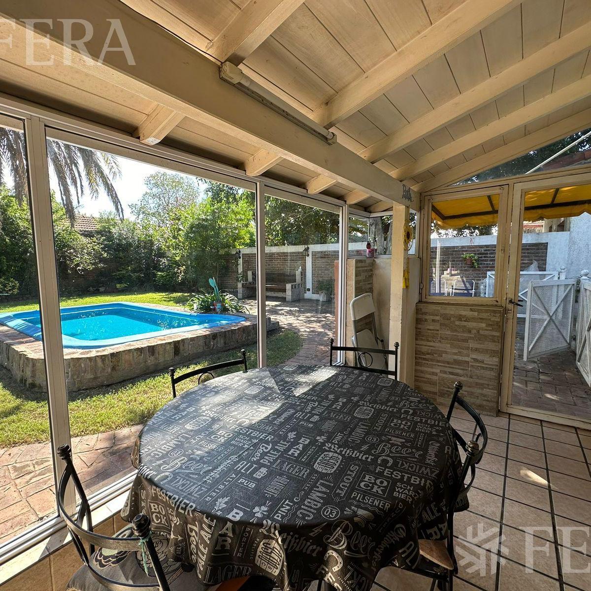 Venta Casa 4 Ambientes con Cochera y Fondo Libre con Piscina en Berazategui 3