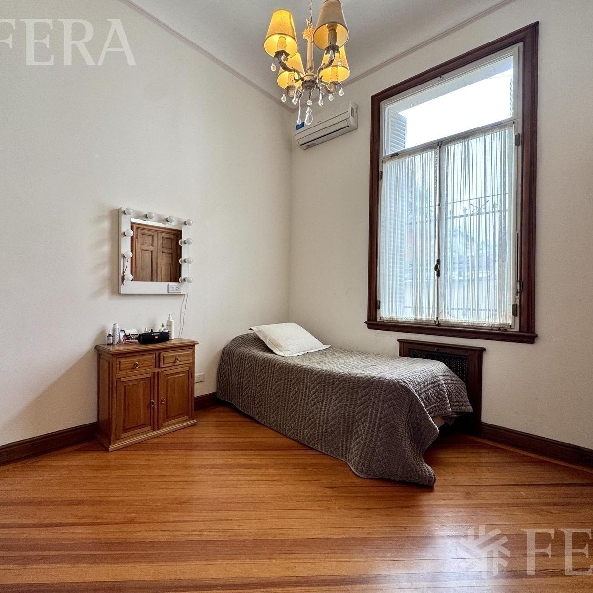 Venta Semipiso de 6 Ambientes con Cochera en Recoleta 4