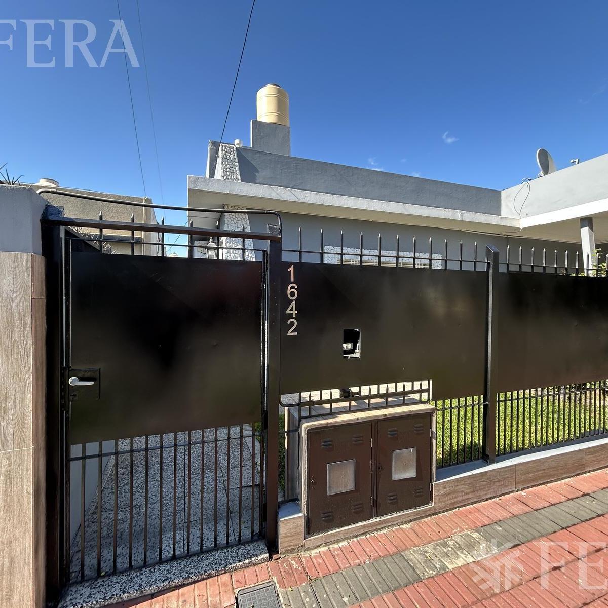 Venta de PH 4 ambientes con patio en Villa Dominico