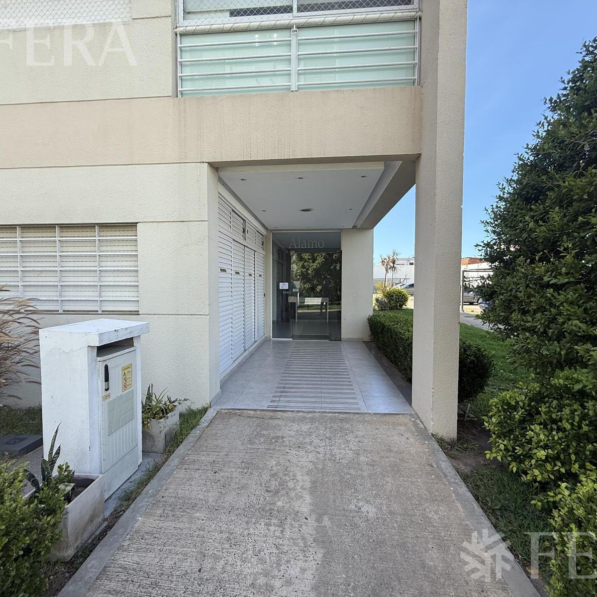 Venta de Departamento 2 Ambientes con Jardín en Wilde 3