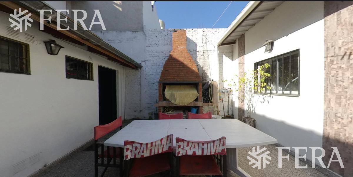 Casa de 5 Ambientes con Patio con Parrilla en Dock Sud 2