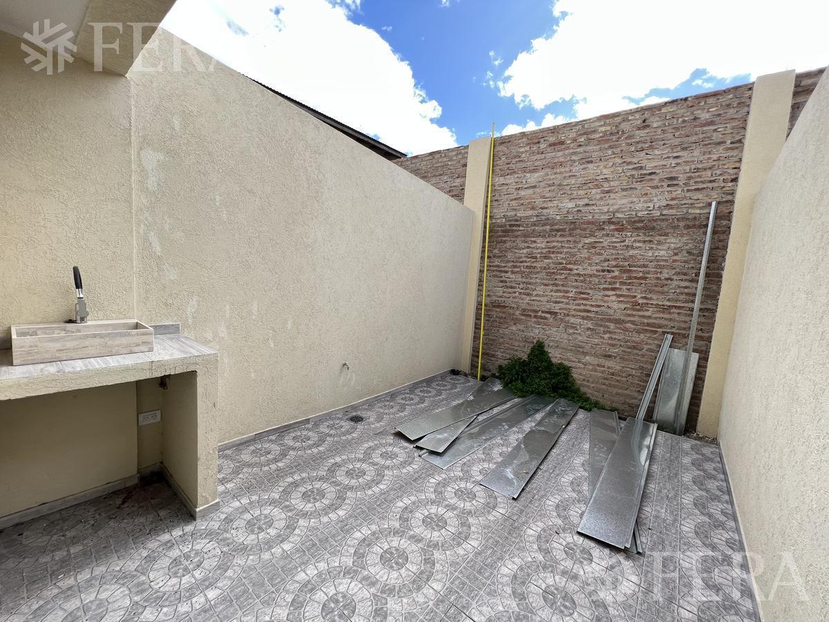 Venta Duplex de 3 Ambientes con Cochera y Patio en Quilmes 5