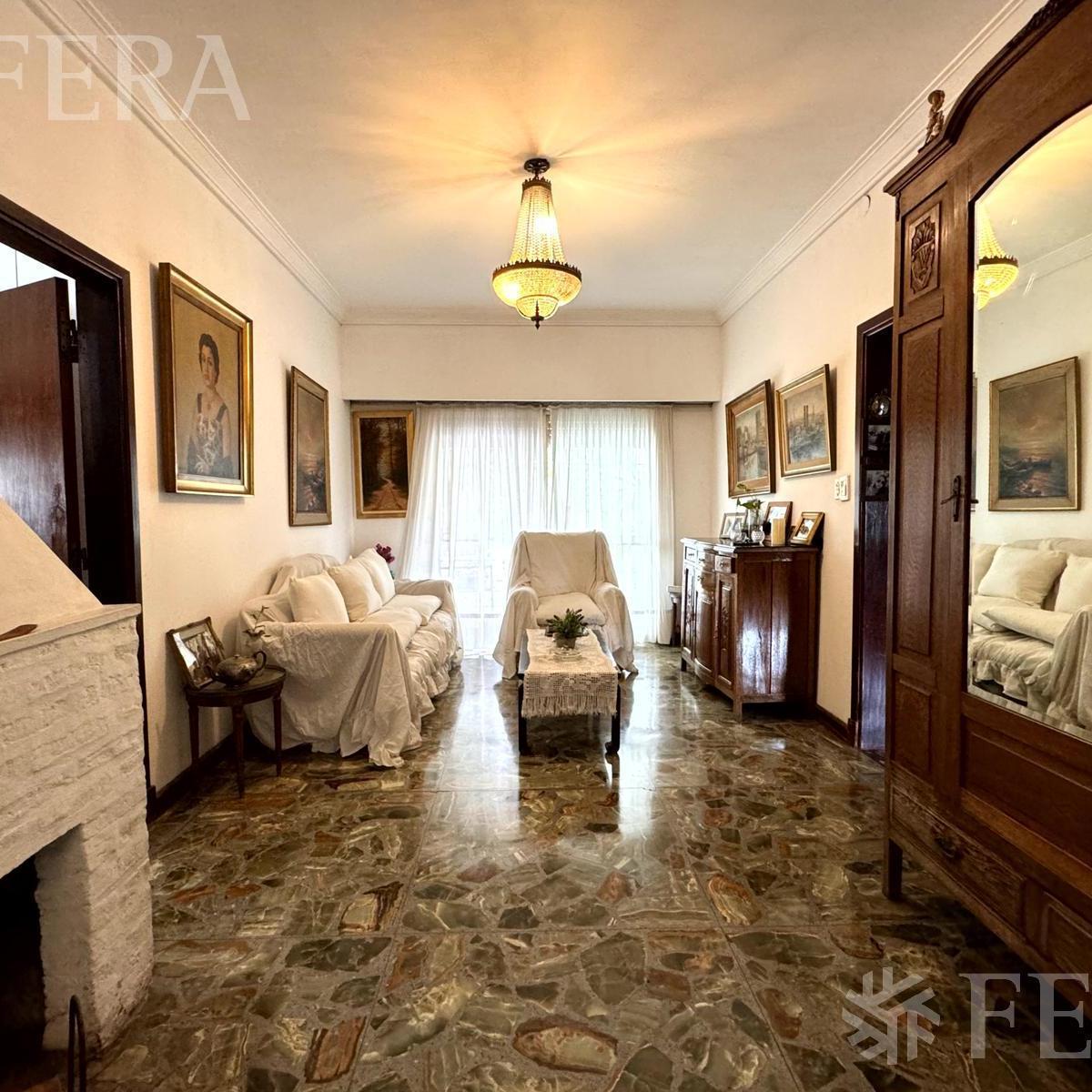 Venta casa de 3 ambientes con piscina y cochera en Bernal