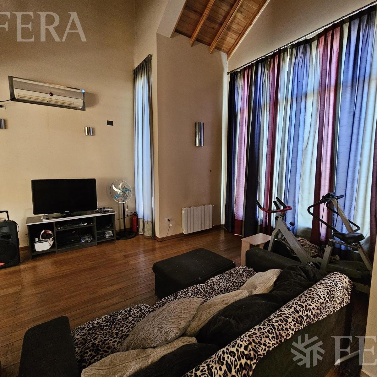 Venta Casa de 5 Ambientes con Piscina en Village del Parque - Berazategui 4