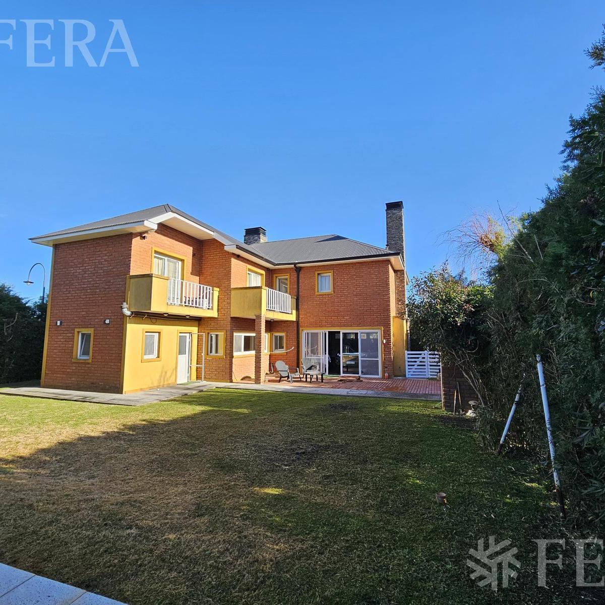 Venta Casa de 5 Ambientes con Piscina en Village del Parque - Berazategui 5