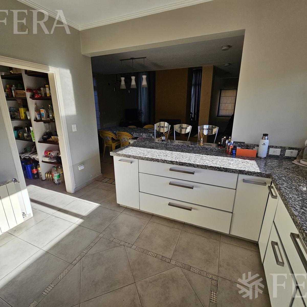 Venta Casa de 5 Ambientes con Piscina en Village del Parque - Berazategui 3
