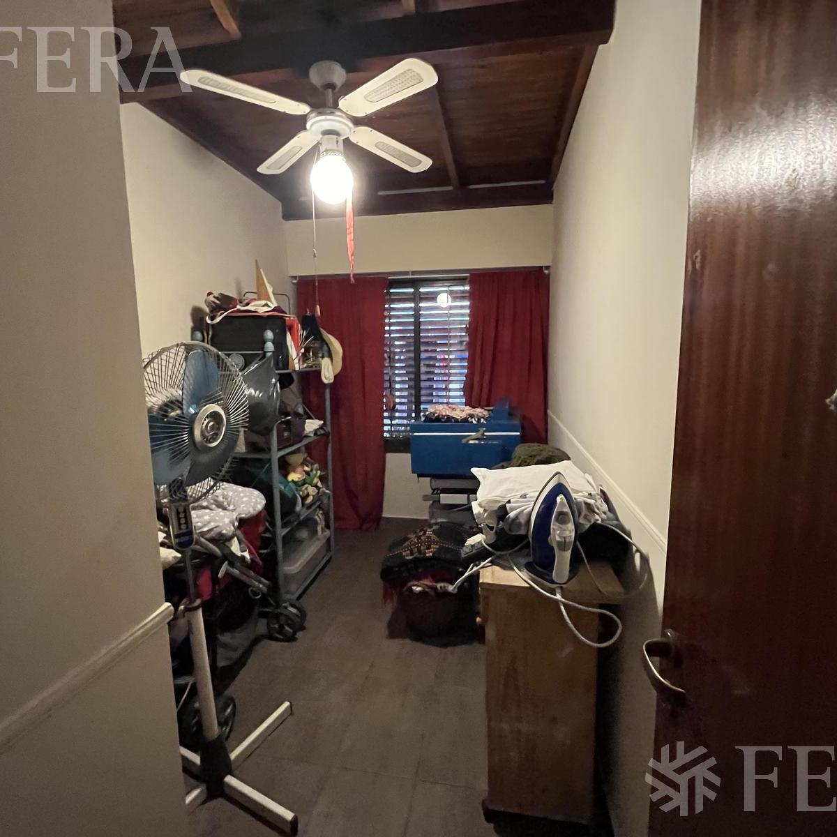 Foto de Venta de casa de 6 ambientes con cochera y piscina en Sarandí, imagen 2