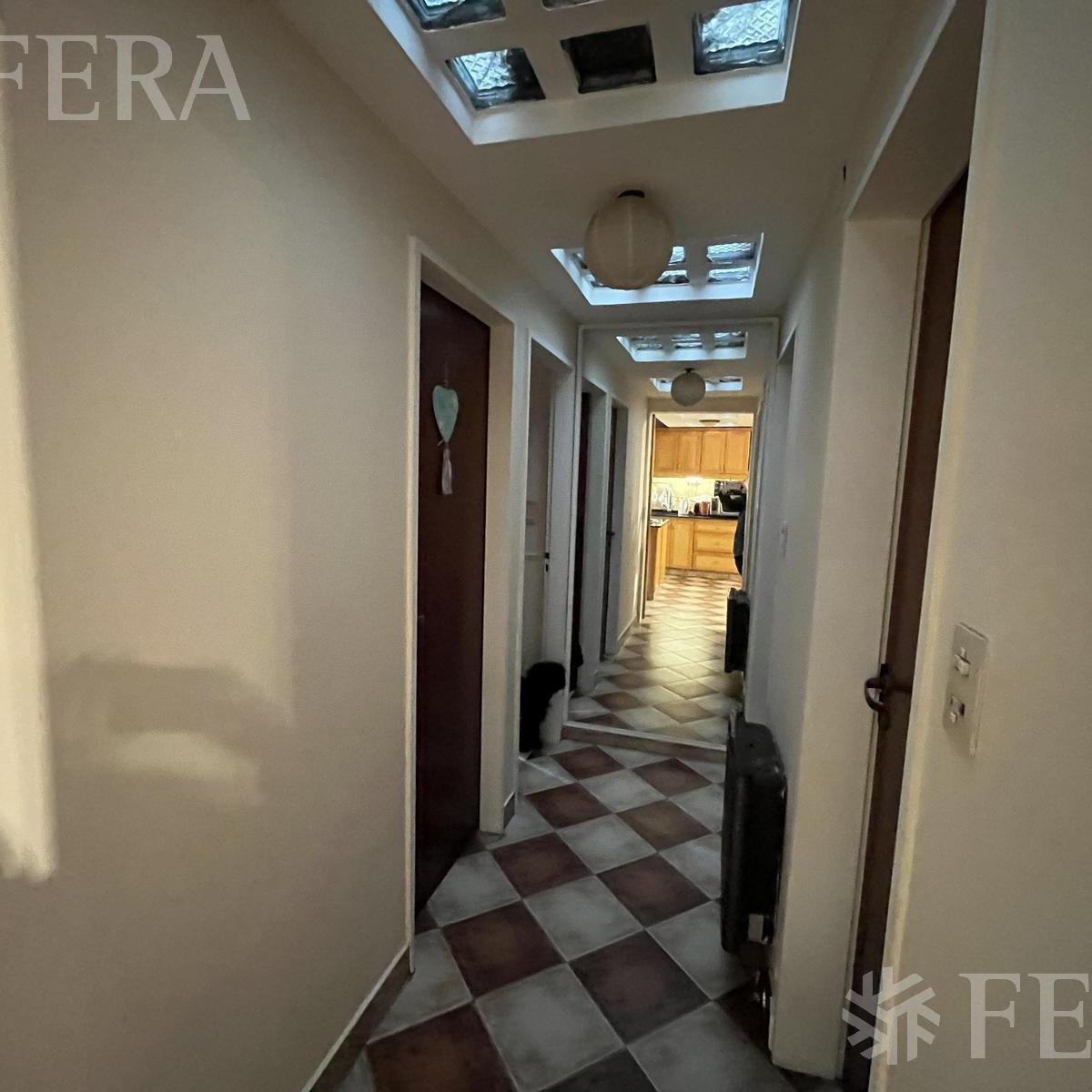 Foto de Venta de casa de 6 ambientes con cochera y piscina en Sarandí, imagen 3