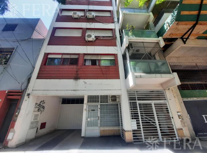 Venta departamento 4 ambientes con balcón y baulera en Chacarita 1