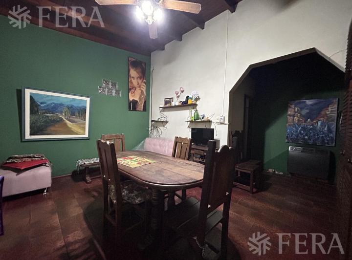 Venta de casa 4 ambientes con cochera en Berazategui 5