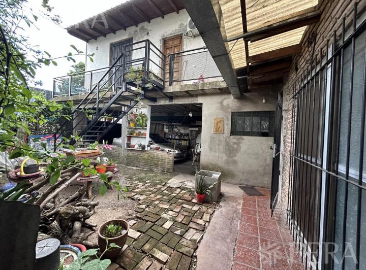 Venta de casa 4 ambientes con cochera en Berazategui 2