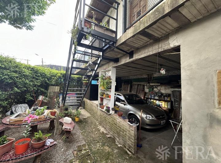 Venta de casa 4 ambientes con cochera en Berazategui 1