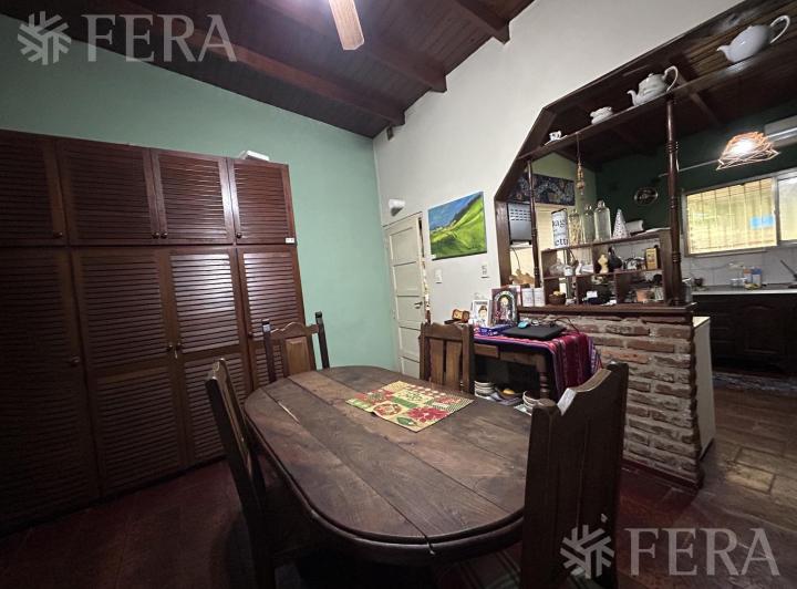 Venta de casa 4 ambientes con cochera en Berazategui 3