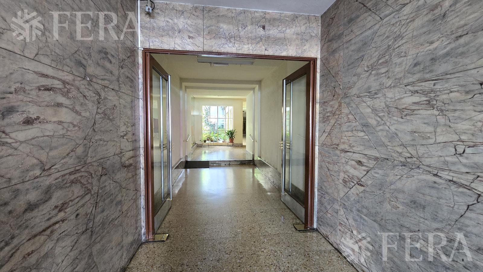 Foto de Venta departamento 3 ambientes con balcón en Balvanera, imagen 2