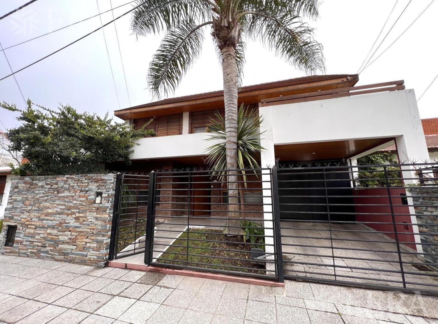 Venta casa 4 ambientes con piscina en Wilde