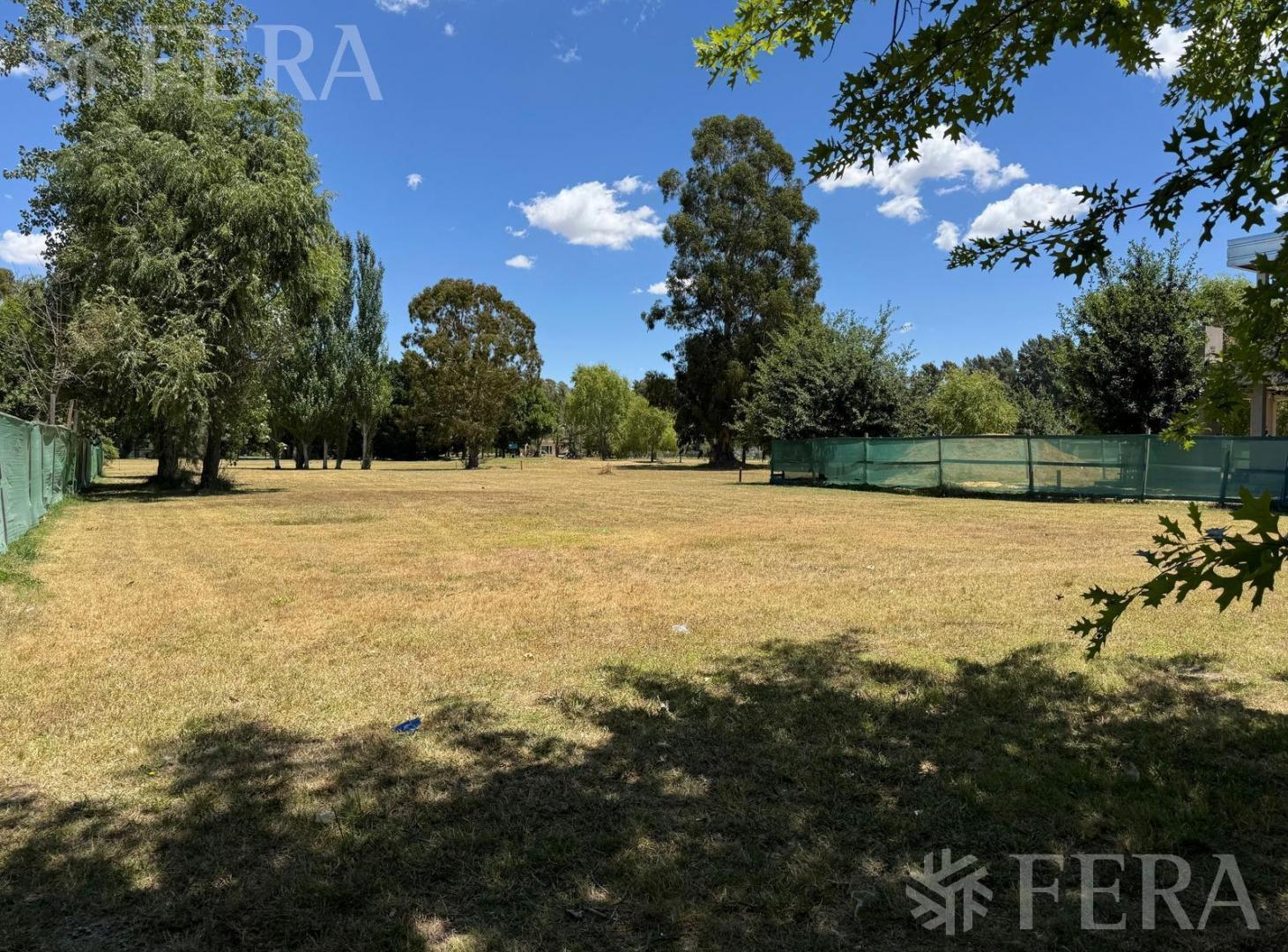 Venta de Terreno  con fondo al golf en  Miralagos 2 - La Plata