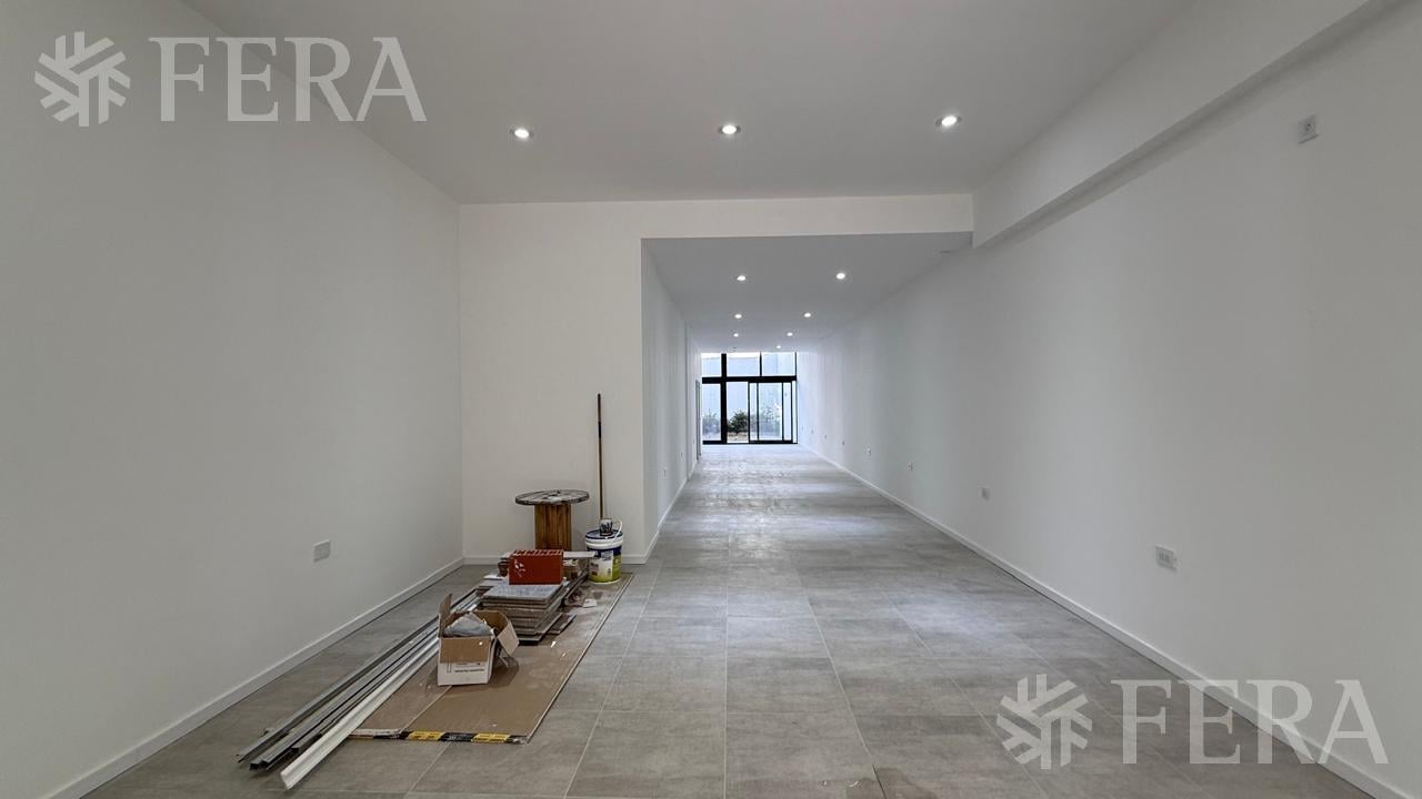 Venta local con toilette y patio en San Cristobal