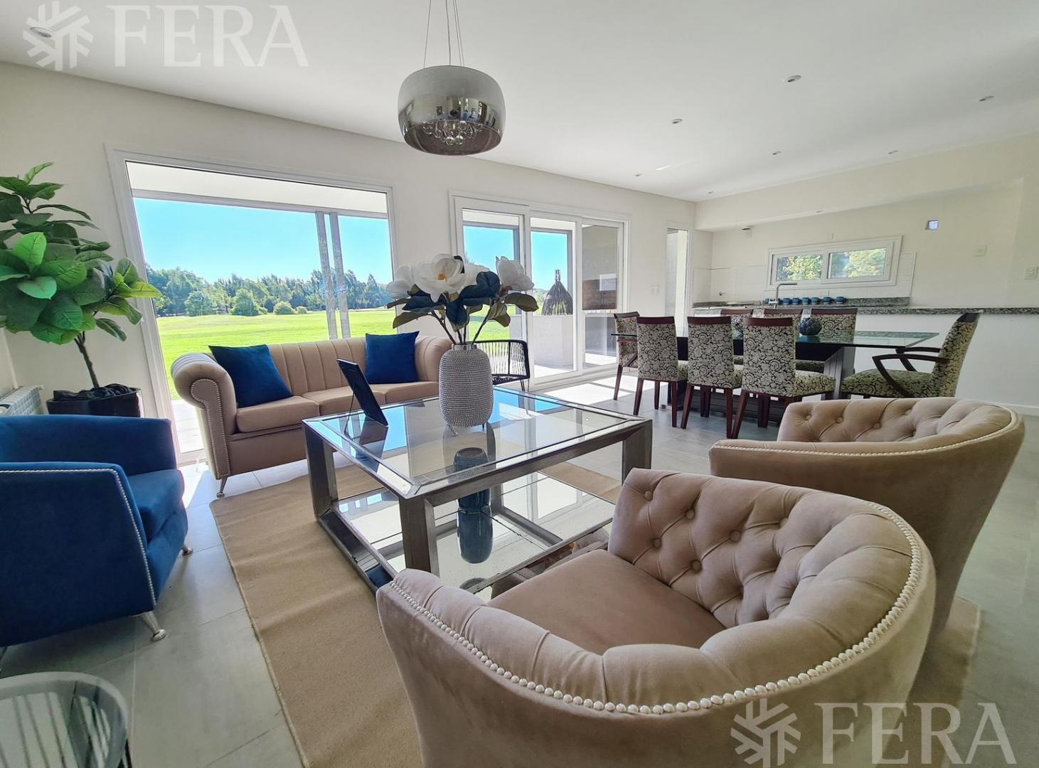 Venta de casa de 5 ambientes con fondo a golf en Haras del Sur II - La Plata