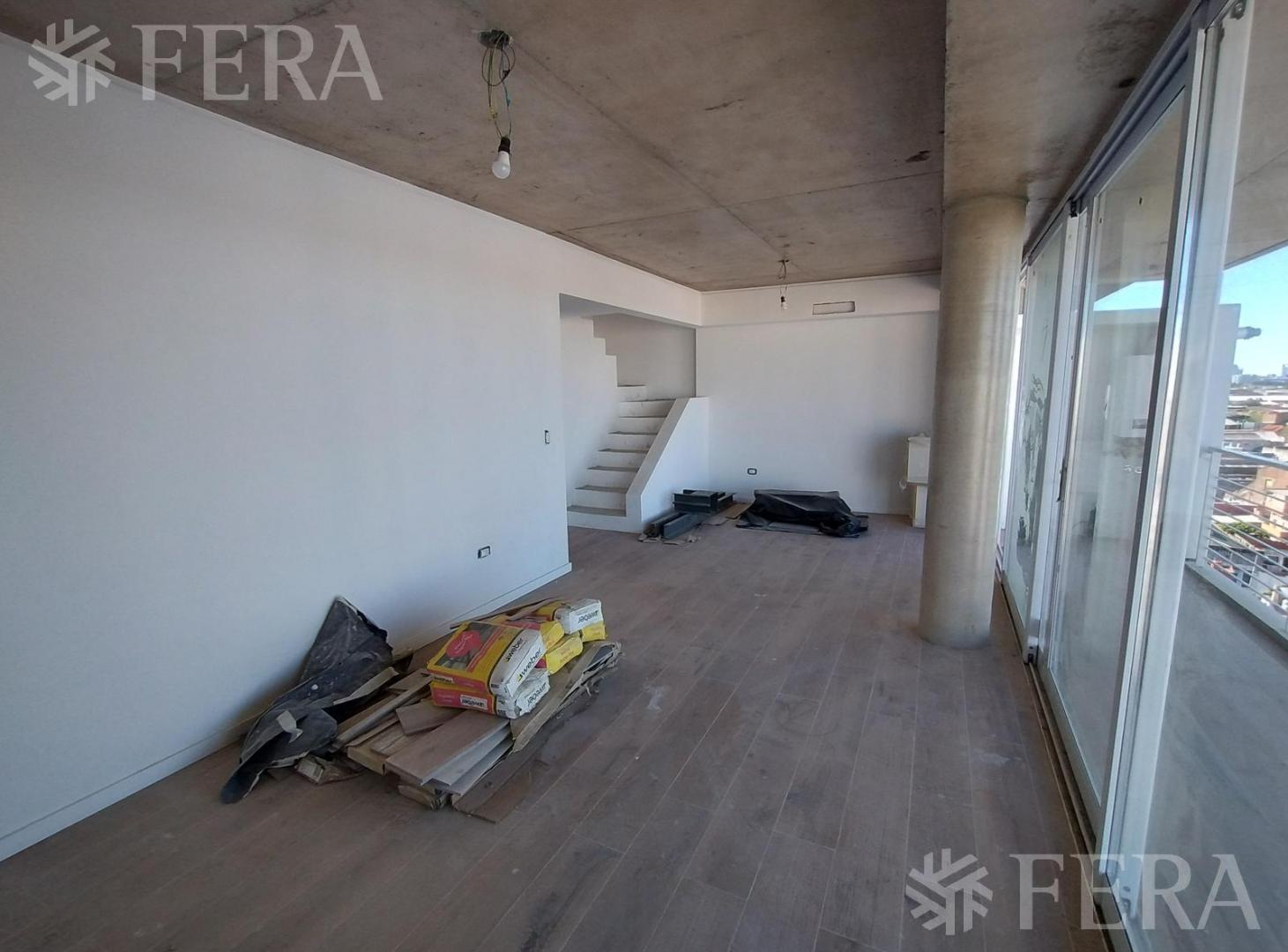 Venta de Departamento triplex de 4 ambientes con terraza privada y parrila en Avellaneda