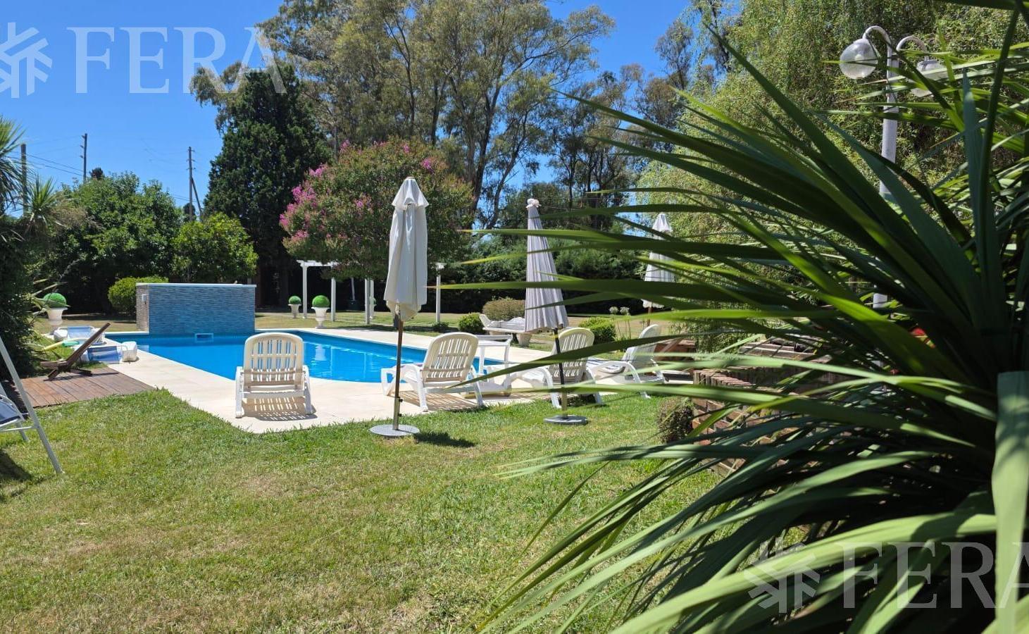 Venta Casa Quinta 3 ambientes con piscina, quincho y parrilla en El Pato