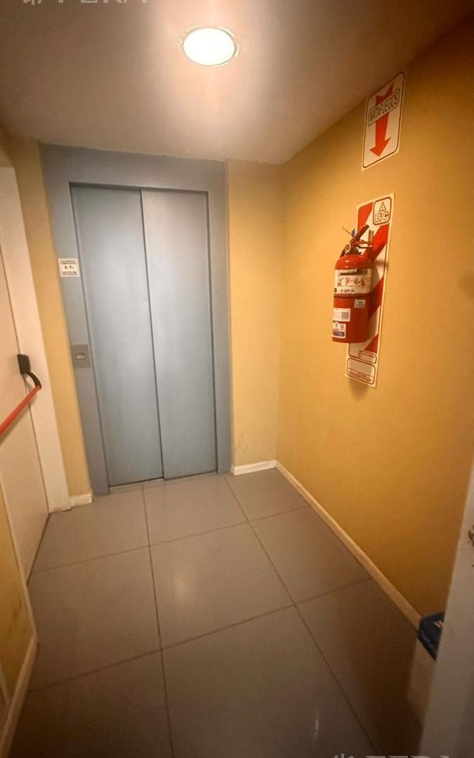 Venta monoambiente en piso alto, con espacio guardacoche, en Villa Crespo