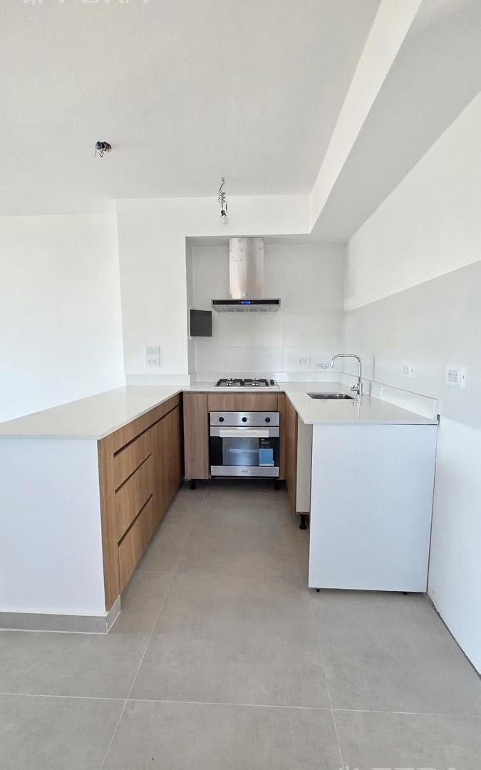 Venta de semipiso tipo loft de 2 ambientes con dos cocheras en Bernal Oeste