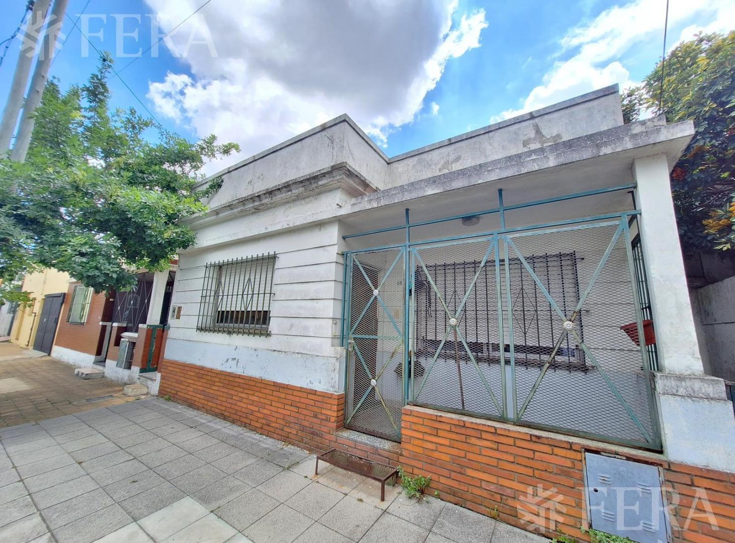 Venta casa 3 ambientes con jardín en Sarandi