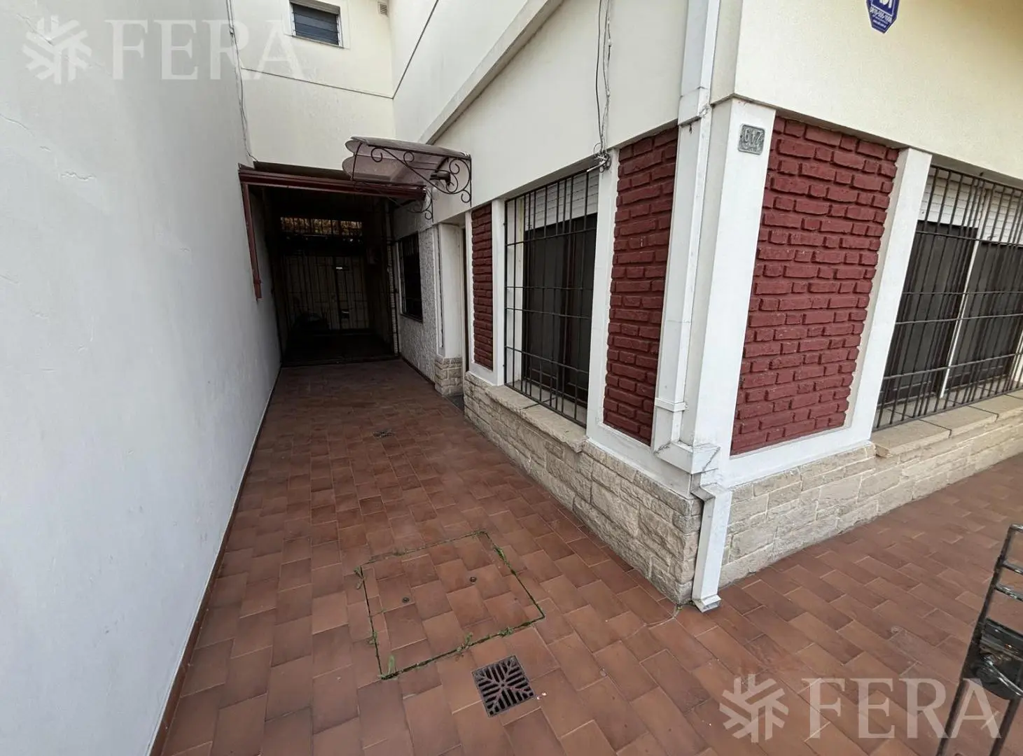 Venta de Casa 6 ambientes con cochera en Bernal Oeste 5