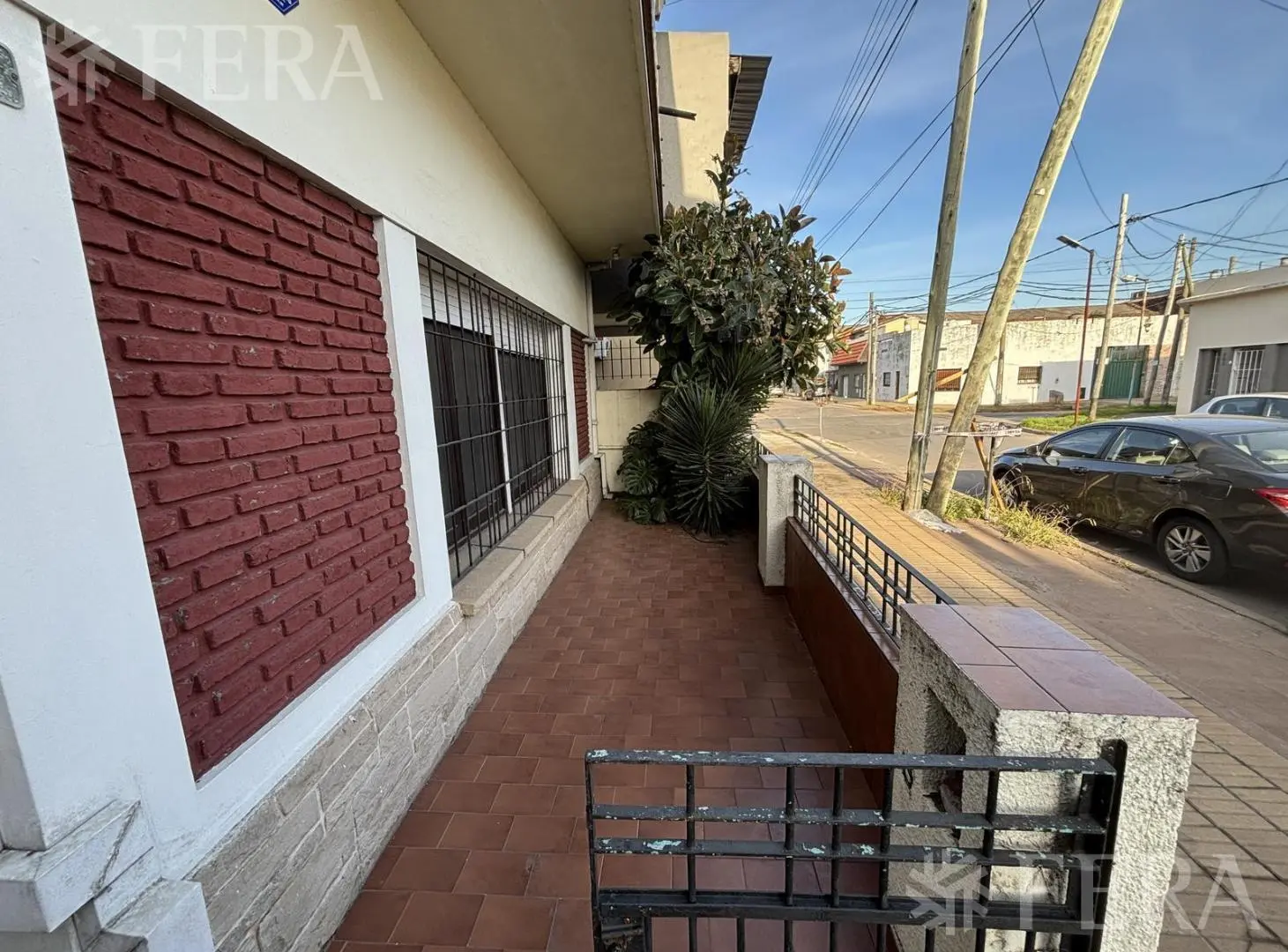 Venta de Casa 6 ambientes con cochera en Bernal Oeste 2