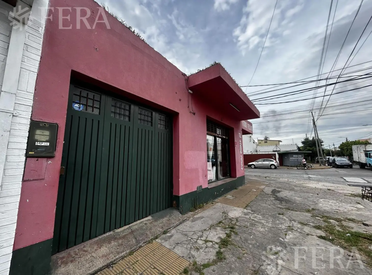 Venta de Local con cochera en Villa Dominico 2